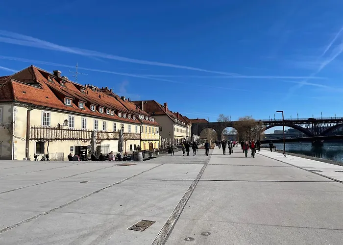 Appartement Old Town's Legend: Center With Balcony Maribor