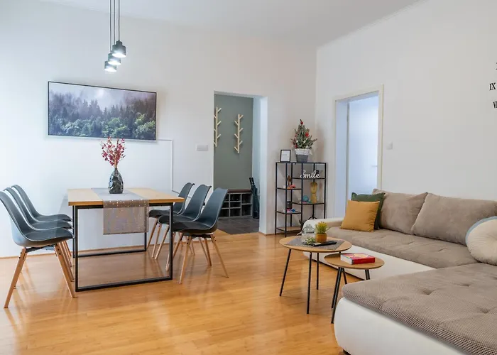 Old Town's Legend: Center With Balcony * ماريبور